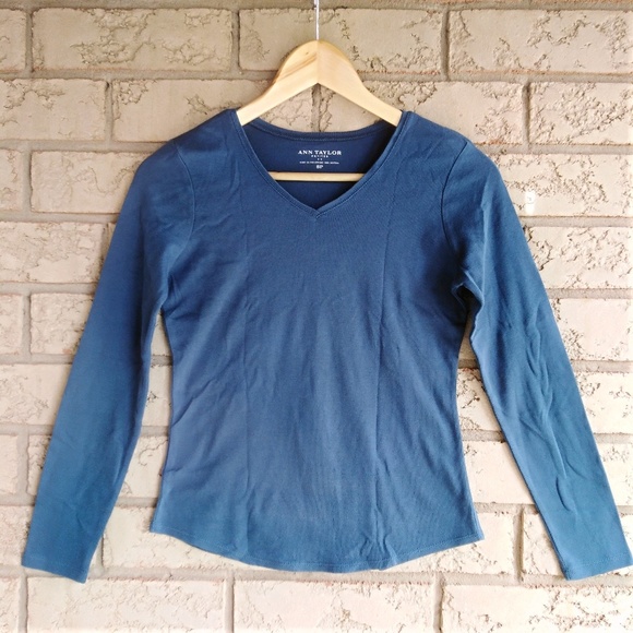 NWOT Ann Taylor Petite cotton long sleeve V Tee - Picture 1 of 2